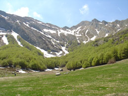 Anfiteatro glaciale che sovrasta le sorgenti del Secchia