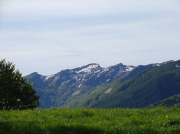 Dal Passo del Cirone verso il Monte Orsaro e Marmagna. Vista verso la catena dell'Appennino Tosco-Emiliano