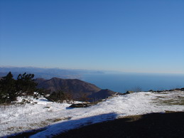 Panorama sul mare dal rifugio Argentea (30 dicembre 2004)