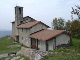 Il rifugio e la chiesetta sul monte Reale - 18 ottobre 2006