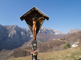 Il Cristo che si trova all'imbocco del sentiero che parte da Valdinferno - 15 marzo 2007