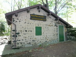 Il rifugio Monte degli Abeti a Passo delle Lame