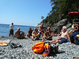 Un diversivo davvero inconsueto: un bel bagno nelle acque limpide di S. Fruttuoso